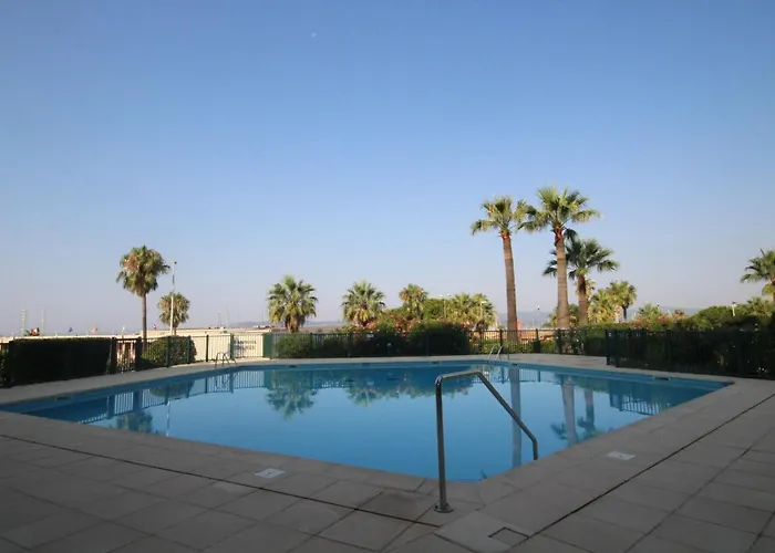 The Penthouse アパート